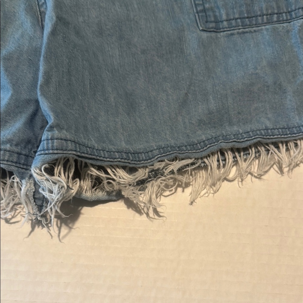 Simply Southern Blue Jean Shorts with Frayed Hem Sz L - Picture 5 of 5